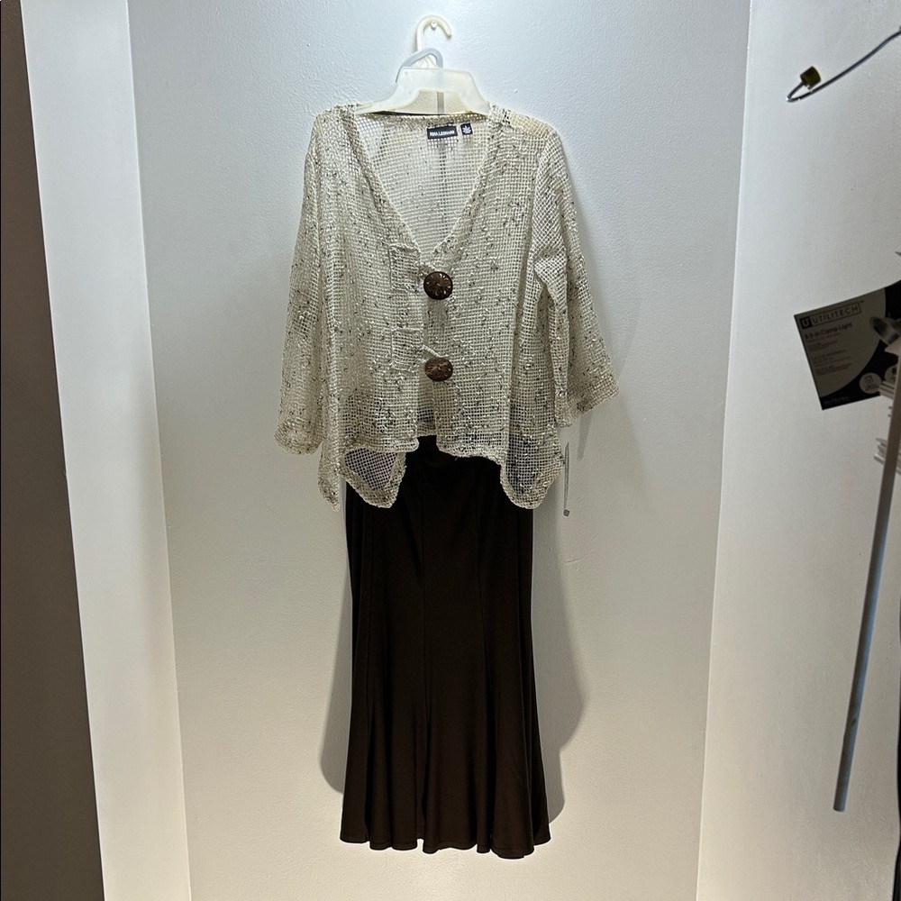 Women’s set top and skirt set. NWT large and 14